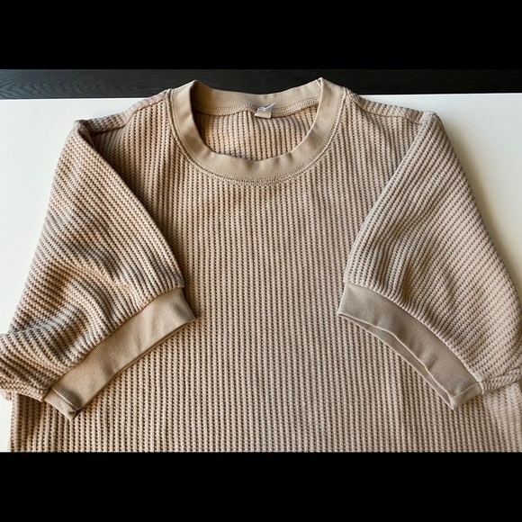 Uniqlo Tops - Picture 2 of 8